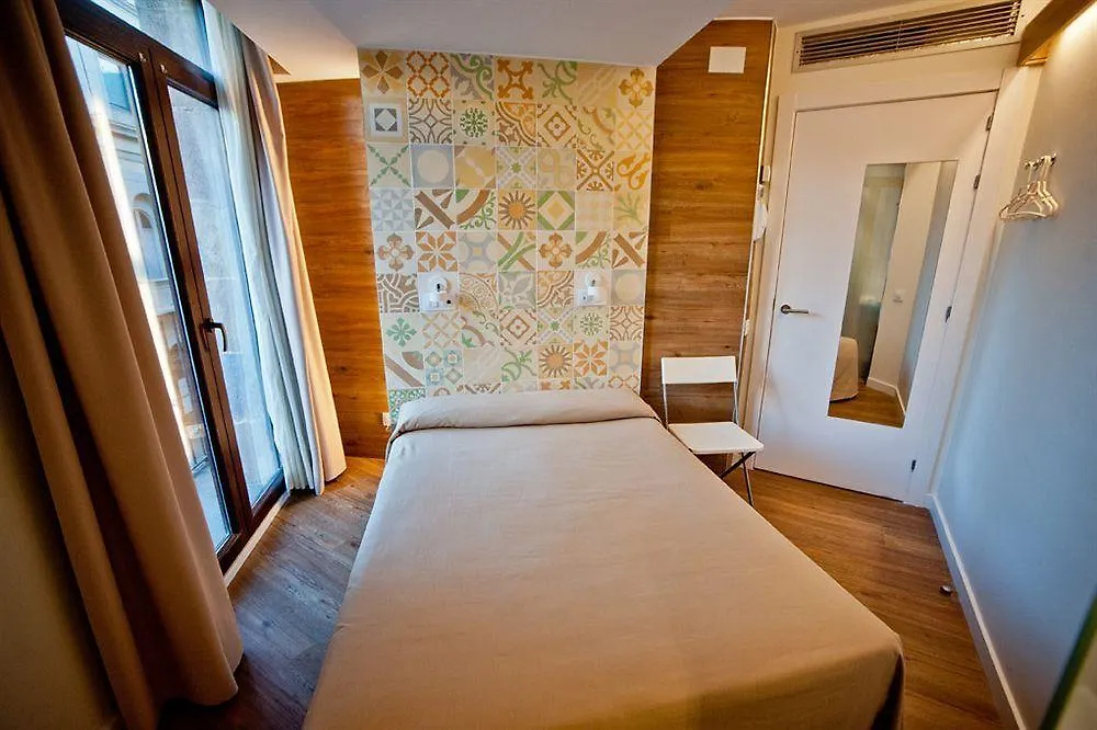 Hostal Marenostrum Barselona 2*,