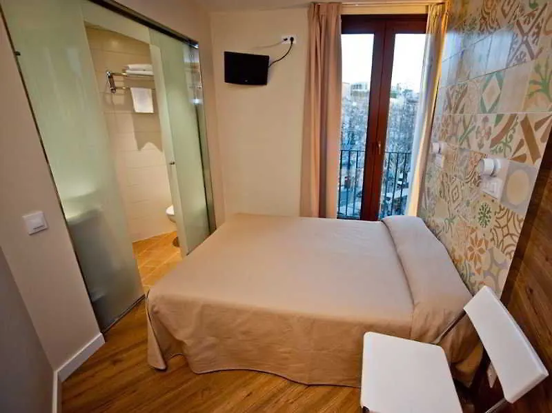 Hostal Marenostrum Barselona Konukevi