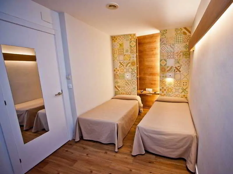 Hostal Marenostrum Barselona 2*,