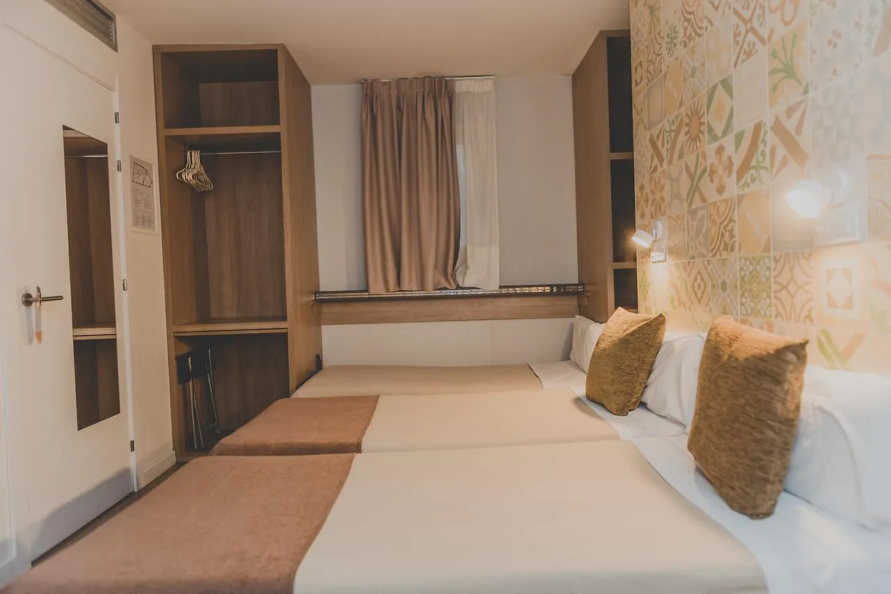 Hostal Marenostrum Barselona 2*,