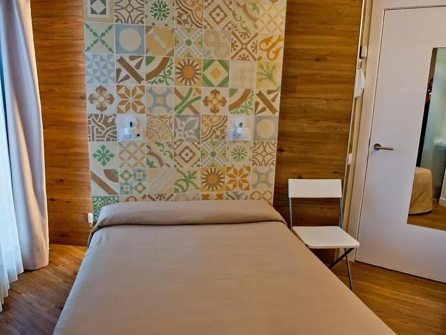Konukevi Hostal Marenostrum Barselona