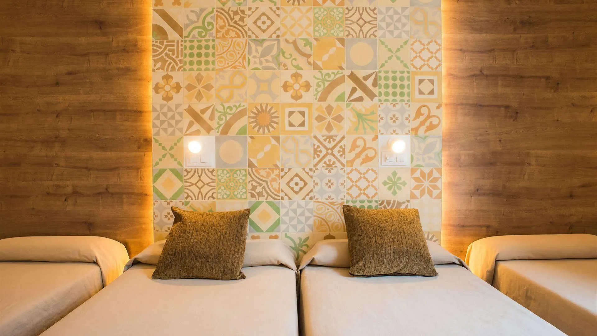 Hostal Marenostrum Barselona Konukevi
