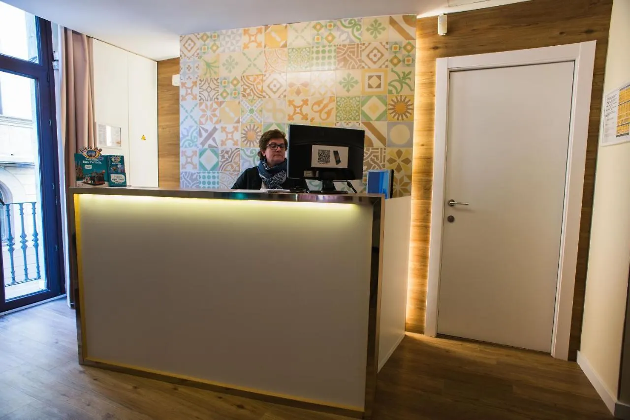 Hostal Marenostrum Barselona Konukevi